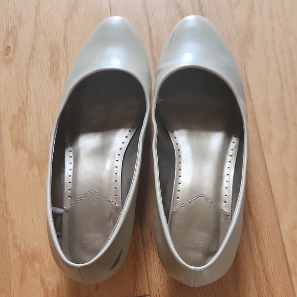 Basic Editions Elegant Cream Women's Shoes 10 W - Picture 15 of 17